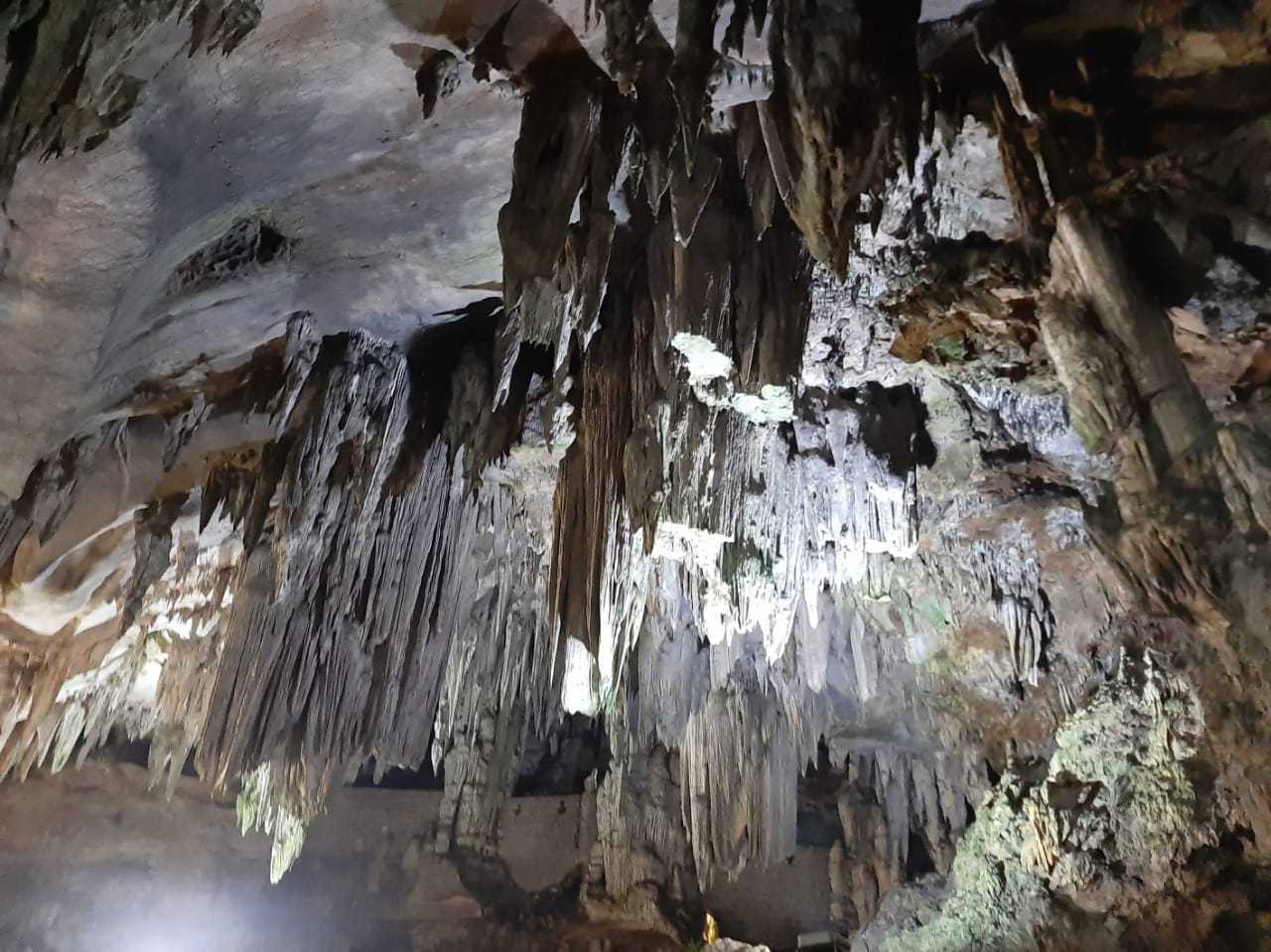 Htam Sam Cave, Hopong